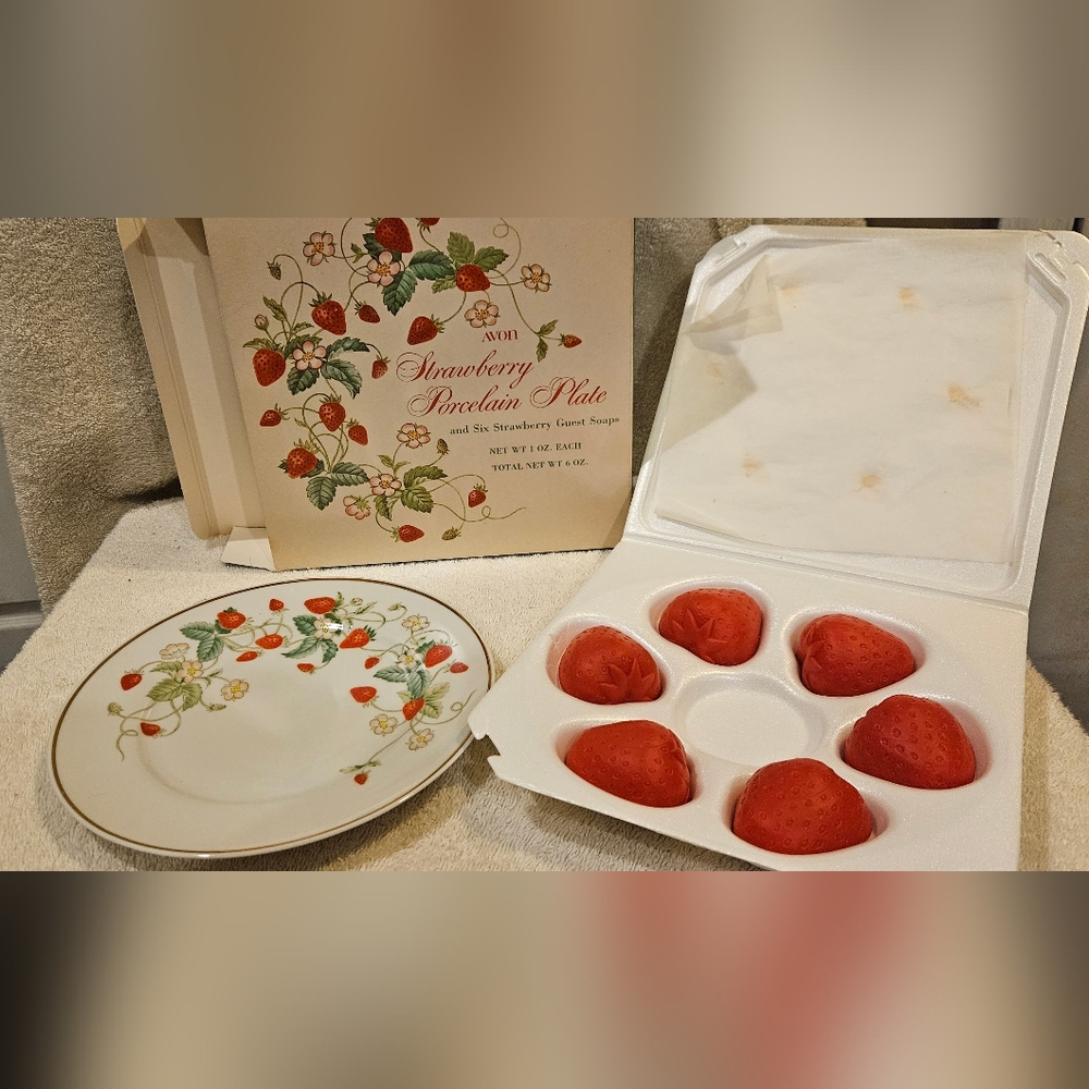 AVON STRAWBERRY PORCELAIN SOAP PLATE WITH SOAPS